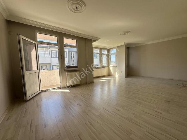 Ata2 Sitesin'de Kredi'ye Uygun 3+1 Çıkışa Yakın Satılık Daire