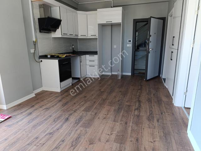 Atatürk Mah Yeni Belediye Yanında Balkonlu Kiralık 1+1