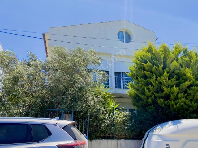 Atatürk Mah.boş Müstakil Havuzlu Villa