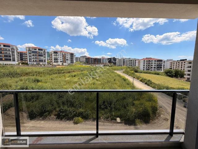 Atatürk Mah.de B.şehir Belediye Yakını Satılık 3.kat 1+1 Daire