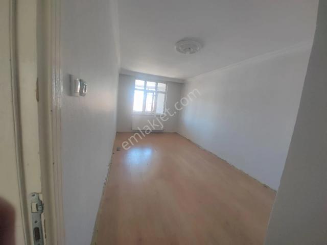 Atatürk Mah Salı Pazarından 105 M² Büyük Daire