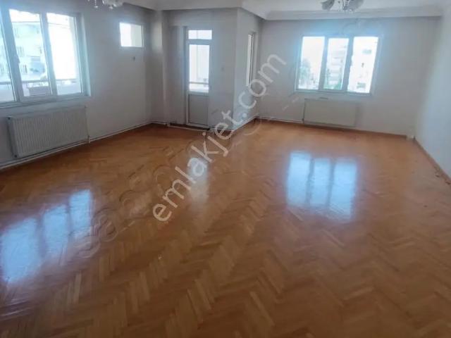 Atatürk Mahallesi Ana Cadee Üzeri 3+1 Geniş Kiralık Daire