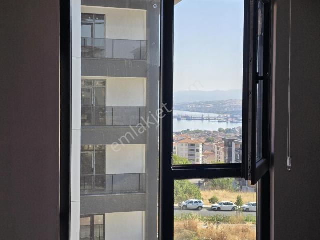 Atatürk Mahallesi Eşyalı Ara Kat Kiralık 1+1 Daire