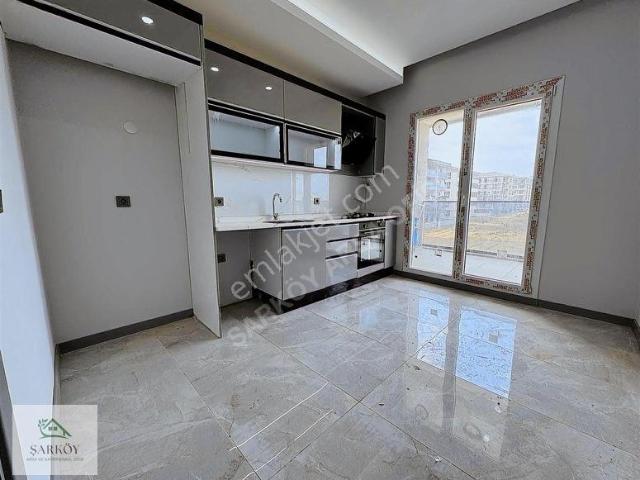 Atatürk Mahallesi havuzlu kiralık lüx 2+1 Merkezi Konum!