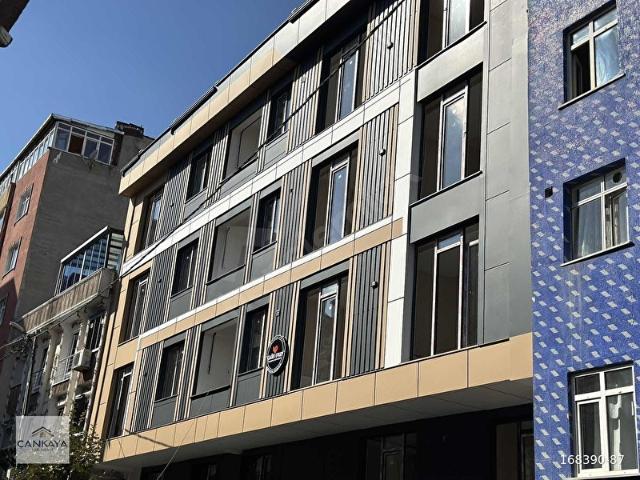 ATATÜRK MAHALLESİN DE 2+1 EMSALLERİNDEN BÜYÜK YÜKSEK GİRİŞ