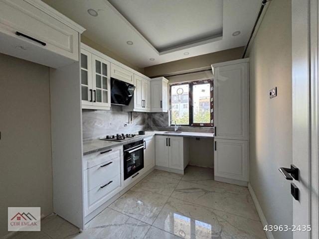 ATATÜRK MAHALLESİNDE SIFIR BİNADA BOŞ DAİRE MANZARALI 3+1 DAİRE