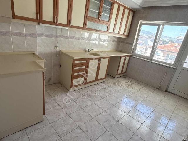 Atatürk Mahallesinde 3+1 Masrafsız Cadde Üzeri Satılık Daire