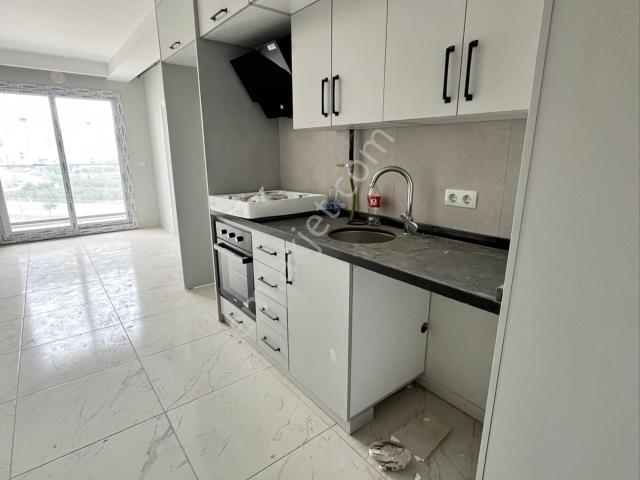 Atatürk Mahallesinde Doğalgaz kombi,ankastre,balkonlu 1+1 Daire