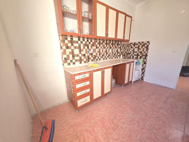 Atatürk Mahallesinde Çok İyi Lokasyon Da Kiralık 2+1 Daire