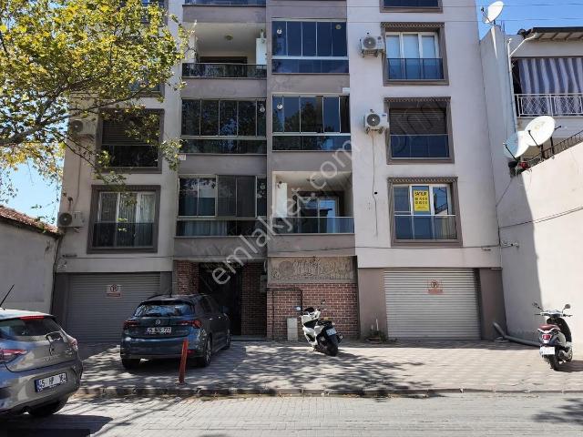 Atatürk Merkezi Konumda 142 M2 3+1 Asansörlü Bakımlı Daire