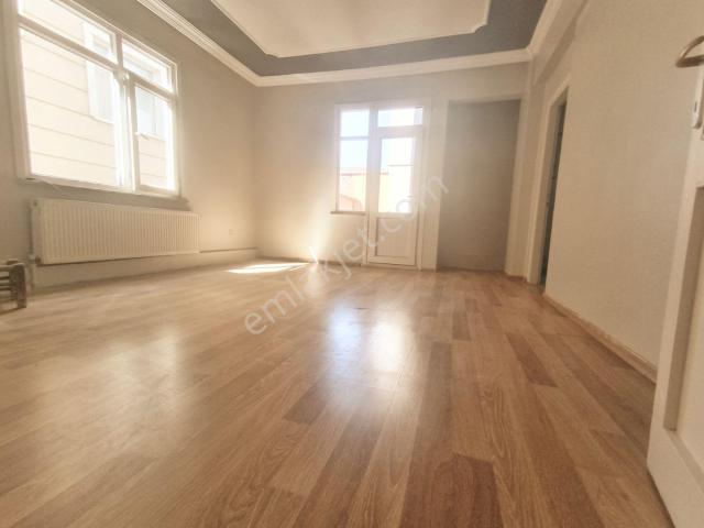 Atatürk Mh Atatürk Caddesi 20m Yaninda 1+1,75m2 Arakat