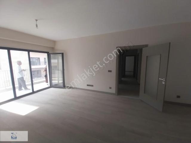 Atatürk Caddesi Vali Göbeği Civarı Emlak Konut Kiralık Büyük 2+1