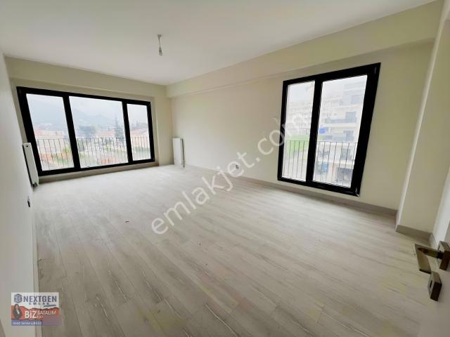 Atatürk Caddesinde Kiralık Daire