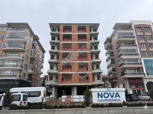 Atatürk Caddesinde Satılık 2+1 Daireler Ve Dükkan