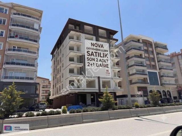 Atatürk Caddesi'nde Satılık 2+1 Daireler Ve Geniş Dükkan