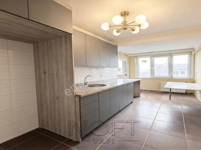 Atatürk Kuruçeşme Mahallesinde Çift Balkonlu 130m2 Satılık Daire