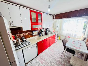 Atatürk'te 5+1 Teraslı Cadde Üzerinde Geniş Yapılı Satılık Daire!