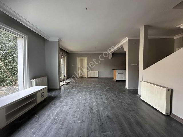 Üsküdar Çengelköy Çok İyi Konumda Bahçeli 300 M2 5+2 Boş Villa