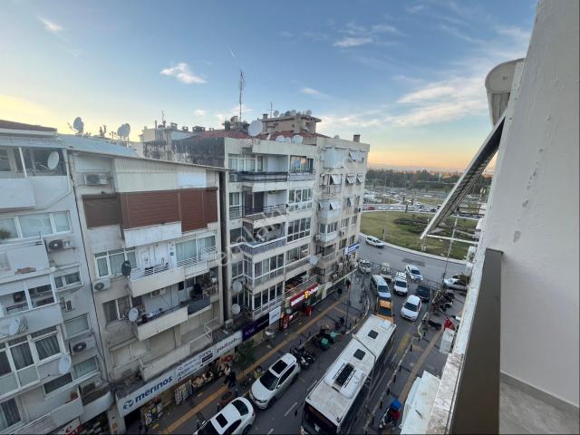 Ata Caddesinde Deniz Manzaralı Asansörlü 3+1 Satılık Daire