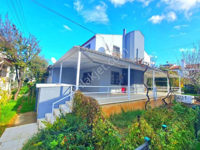 Ata Emlak'tan Plaja 200 Mt. 3+1 Bahçeli Villa