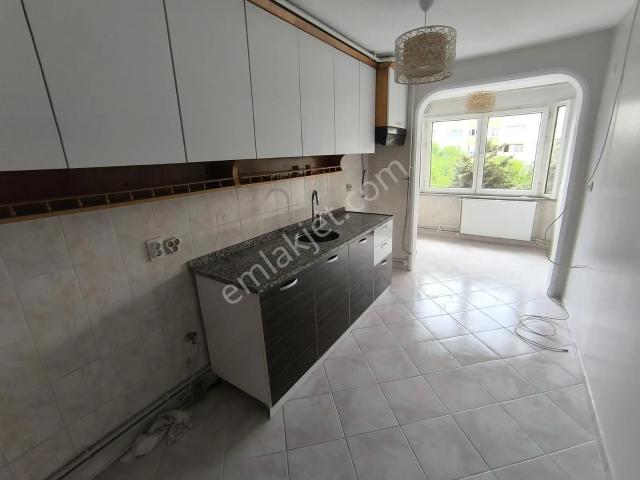 Ataşehir Türk İş Blk.çıft Cephelı Boyalı 2+1 Temiz Kiralık Daire