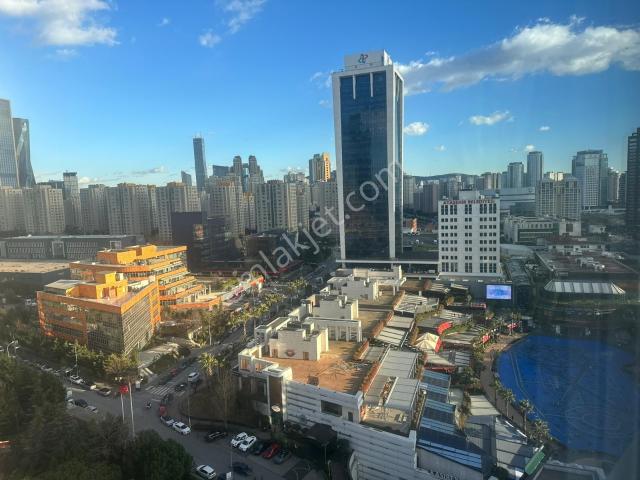 Ataşehir Varyap Meridian'de Boş Çift Cepheli 4+1 Satılık Daire