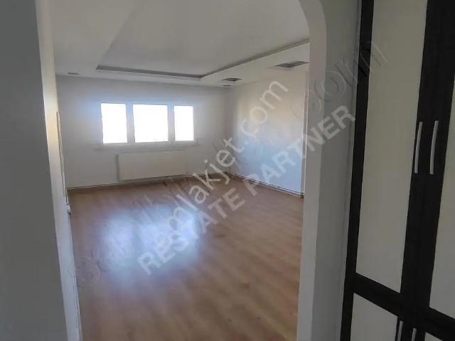 Ataşehir Acarlar Sitesi 3+1 Temiz Metroya Çok Yakın