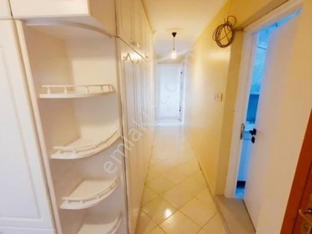 Ataşehir Acarlar Sitesinde Komple Tadilatlı 2+1 Kiralık Daire