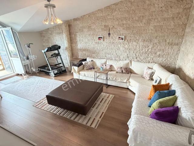 Ataşehir Çamaltı Sitesi Özel Dizayn Satılık 4+2 Dubleks Daire