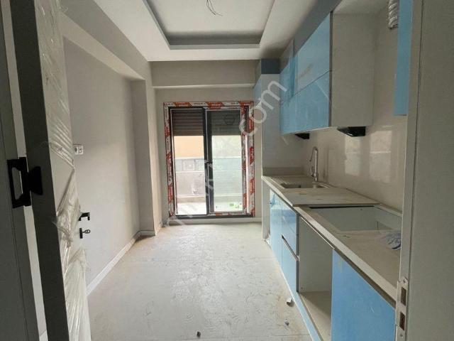Ataşehir De Site İçi Kiralık 2+1 Havuzlu Güvenlikli Kapalı Mutfak Çift Banyolu Sıfır Daire