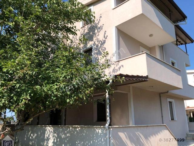 Ataşehir Emlak`tan Şile Sahilköy`de 10+2 Satılık İkiz Tribleks Villa