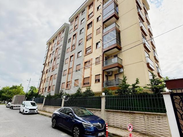 Ataşehir Esatpaşa Mah.site İçerisinde 4+1 Dubleks Daire