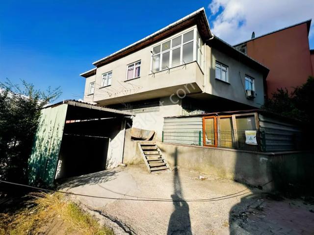 Ataşehir Ferhatpaşa 341,50 M² 2 Dükkan + 2 Daireli Komple Bina