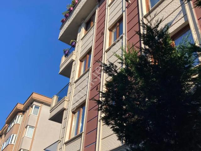Ataşehir Fetih Mahallaesin De Emar Avm Yakın Konumda 3+1