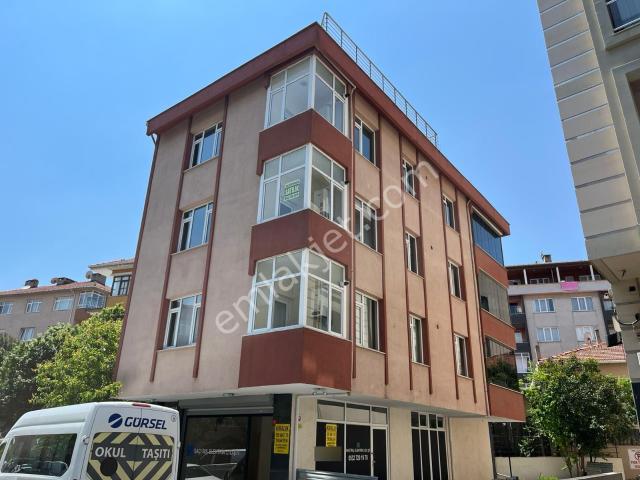 Ataşehir Fetih'te 2 Balkonlu, Katta Tek 3+1 Satılık Daire