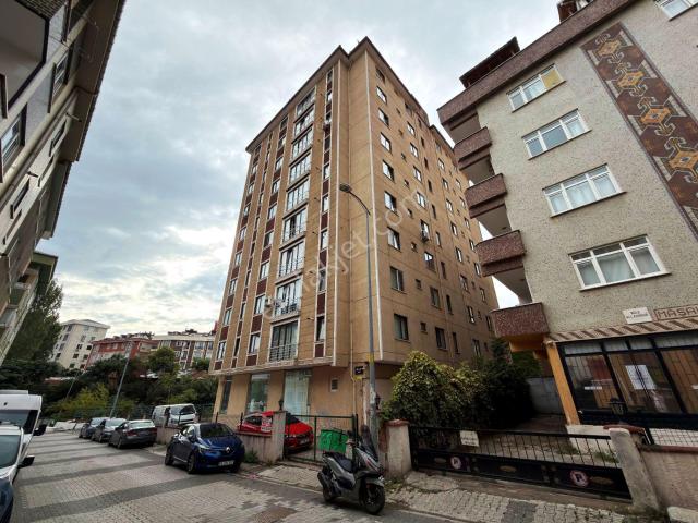 Ataşehir Finans Merk.yakın 16 Yıllık 1.kat 2 Banyolu Satılık 3+1