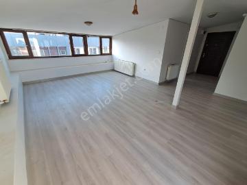 Ataşehir İnönü Kainat Caddesinde Teraslı 90m2 2+1 Daire