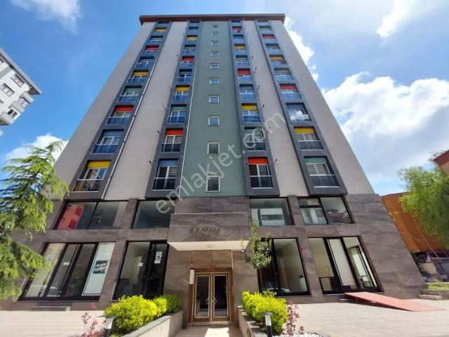 Ataşehir İçerenköy Kültür Merkezi Yanında 120m2 3+1 Arakat Daire