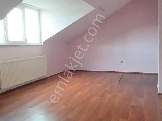Ataşehir İçerenköyde Teraslı Masrafsız Genç Binada Kiralık Daire