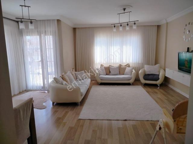Ataşehir İçerenköyde Caddeüzerinde 3+1 Deniz Manzaralı