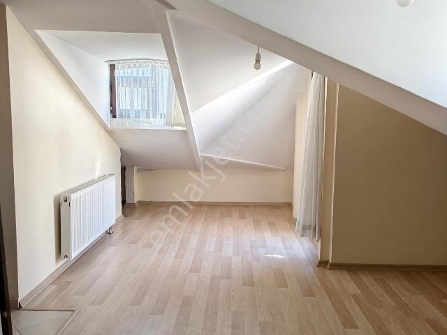 Ataşehir İçerenköyde Kiralık Çatı Katı Boş Daire