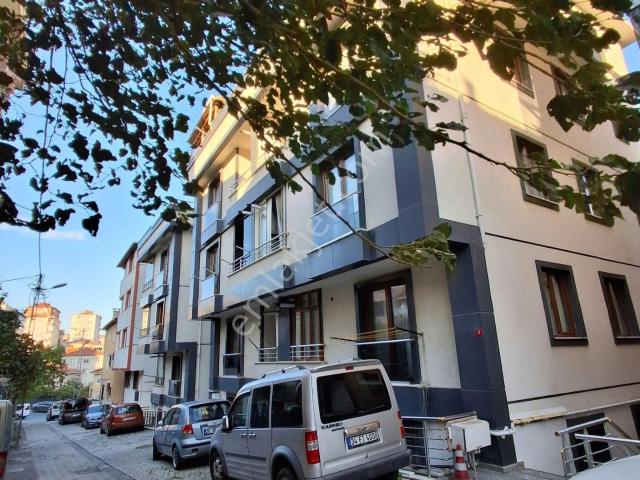 Ataşehir İçerenköyde Kosiflere Yakın,teraslı 180m2 4+2 Dubleks