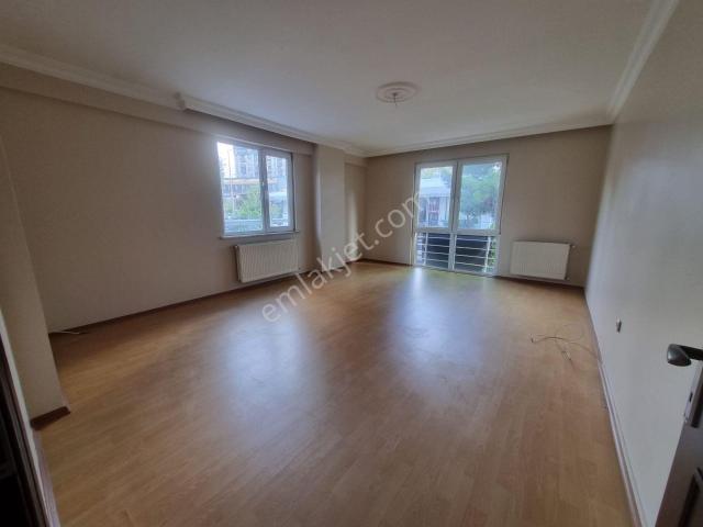 Ataşehir K.bakkalköyde Metroya Yakın 140m2 3+1 Daire