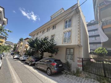 Ataşehir Kayışdağı'nda Balkonlu Kiralık Ferah 2+1 Daire
