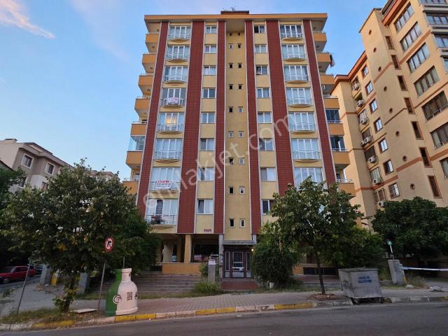 Ataşehir Küçükbakkalköy'de Merkezi Konumda Ebevyn Banyolu 3+1 Kiralık Daire