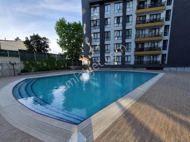 Ataşehir Marmarams Sitesinde Yatırımlık 1+1 Ara Kat Etrafı Açık
