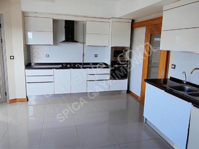 Ataşehir Merkezde 150 M² Ferah 3+1 Kiralık Daire