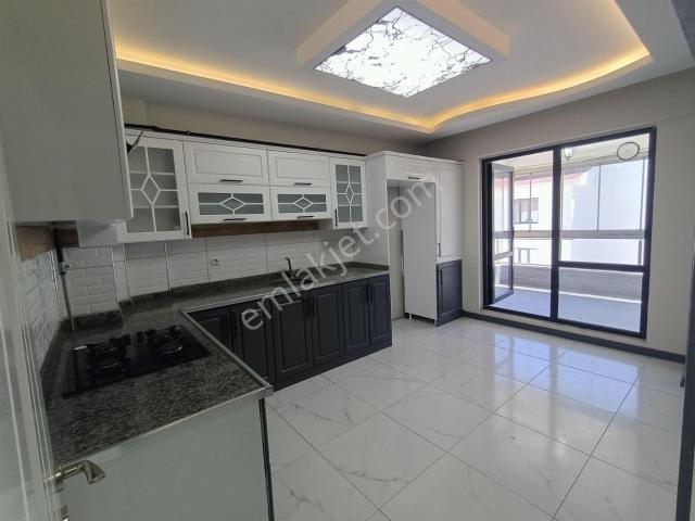 Ataşehir'de Kiralık 2+1 Lüx Daire.