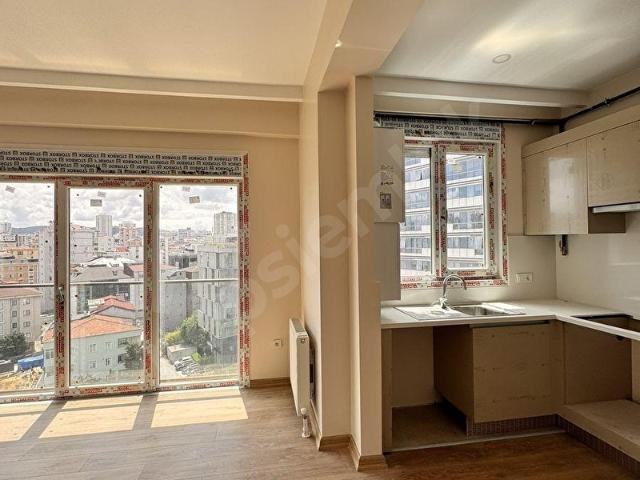 Ataşehirde Sıfır 1+1 Daire: Taşınmaya Hazır, Merkezi Konum!