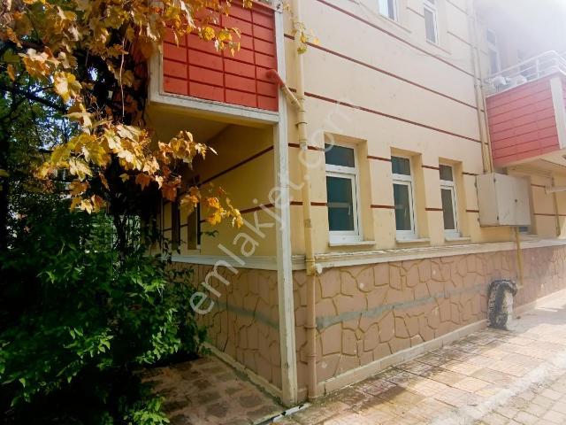 Ataçkent Arkasında Bahçeli Aile Apartmanında Kiralık 2+1 Daire